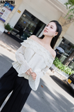 Áo bẹt vai chấm bi