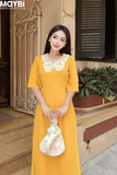 Áo dài ôm lụa vàng phối cổ ren trắng