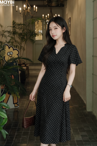 Đầm xòe cổ V chấm bi dáng midi