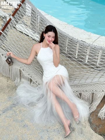 Đầm ôm voan cổ yếm dáng maxi