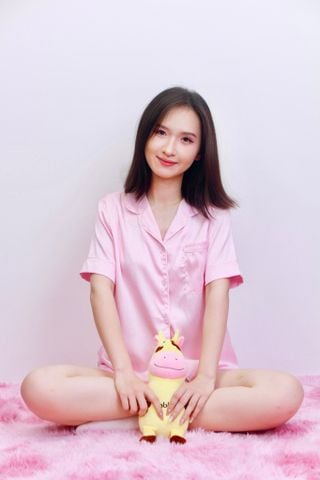 Bộ pyjama ngắn suông lụa tay ngắn viền