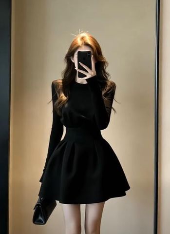 Set áo thun dài tay chân váy xòe dáng mini