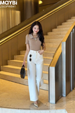 Quần kaki trắng suông thêu nơ trang trí sau