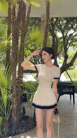 Set áo thun chân váy xếp ly phối viền