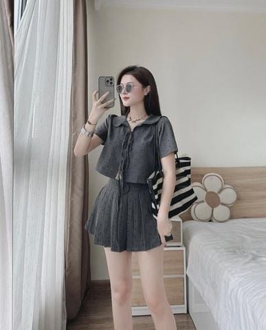 Set áo crotop kiểu thắt dây chân váy xếp ly