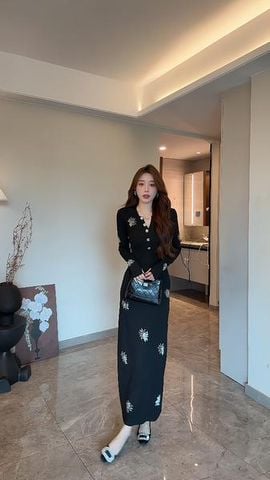 Đầm ôm dài tay gài nút