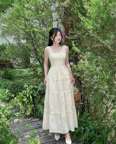 Đầm hai dây cotton thêu kem nhún xòe dáng maxi
