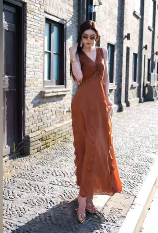 Đầm voan cổ V phối bèo dáng midi