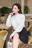 Áo sơ mi phối bèo cổ đính đá dáng ngắn tay dài