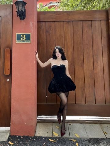 Đầm quây đính đá dáng mini
