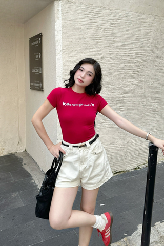 Áo thun ôm thêu chữ ngắn tay