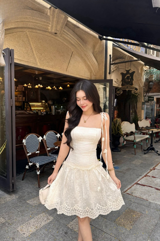 Đầm xòe hai dây cotton thêu dáng mini