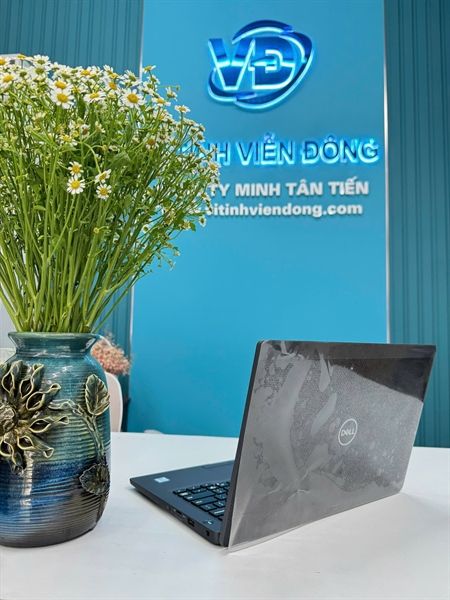 Laptop Dell latitude 7300 ( CPU I5 8350U, Ram 8GB, SSD 256GB, LCD 13.3 FHD Cảm Ứng, vỏ Carbon, Pin trên 4H)