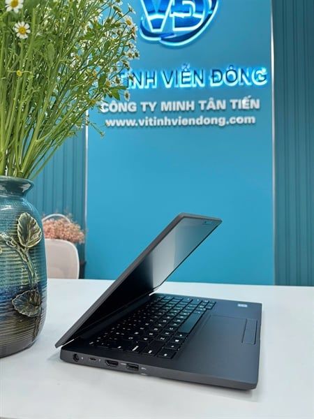 Laptop Dell latitude 7300 ( CPU I5 8350U, Ram 8GB, SSD 256GB, LCD 13.3 FHD Cảm Ứng, vỏ Carbon, Pin trên 4H)