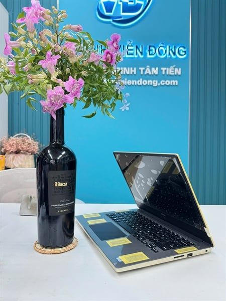 Laptop Dell latitude 7460 ( CPU I5 7200, Ram 8GB, SSD 256GB, LCD 14 FHD, vỏ màu vàng)