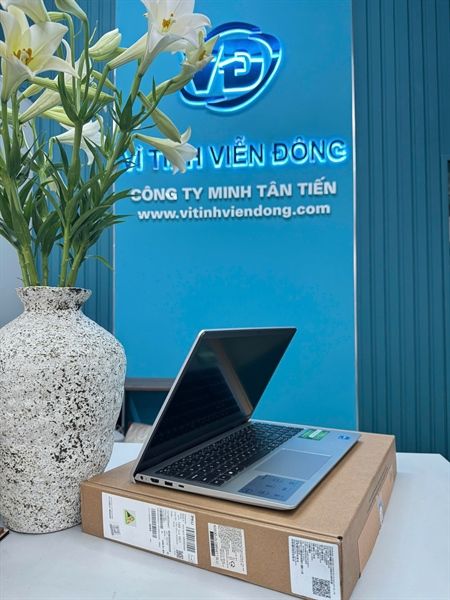 Máy tính xách tay Dell Inspiron 15 3530 N3530-i3U085W11SLU (Intel Core i3-1305U | 8GB | 512GB | Intel UHD | 15.6 inch FHD | Win 11 | Office | Bạc | 1Y)