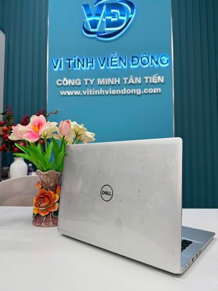Laptop Dell inspiron 5488 ( CPU i7-gen8, Ram 8GB, SSD 256GB, VGA MX250 2G, 14 inch FHD, nhôm bạc )