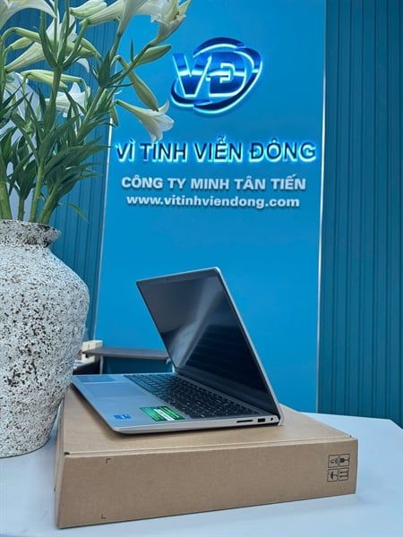 Máy tính xách tay Dell Inspiron 15 3530 N3530-i3U085W11SLU (Intel Core i3-1305U | 8GB | 512GB | Intel UHD | 15.6 inch FHD | Win 11 | Office | Bạc | 1Y)