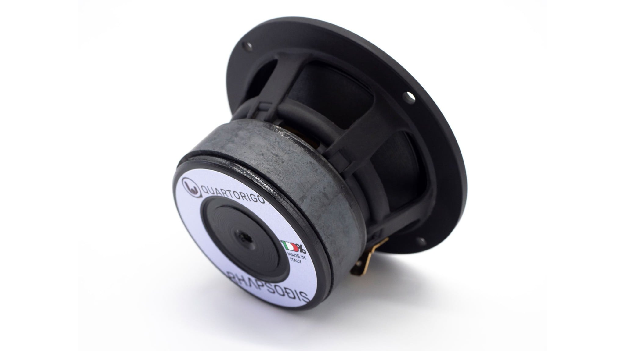 Mặt sau midrange Quartorigo Rhapsodis với nhãn Made in Italy trên nam châm