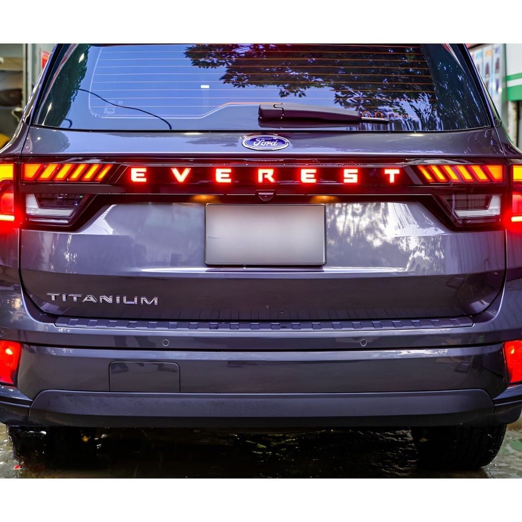 LED Cốp Ford Everest 2022+ Chữ EVEREST Phát Sáng