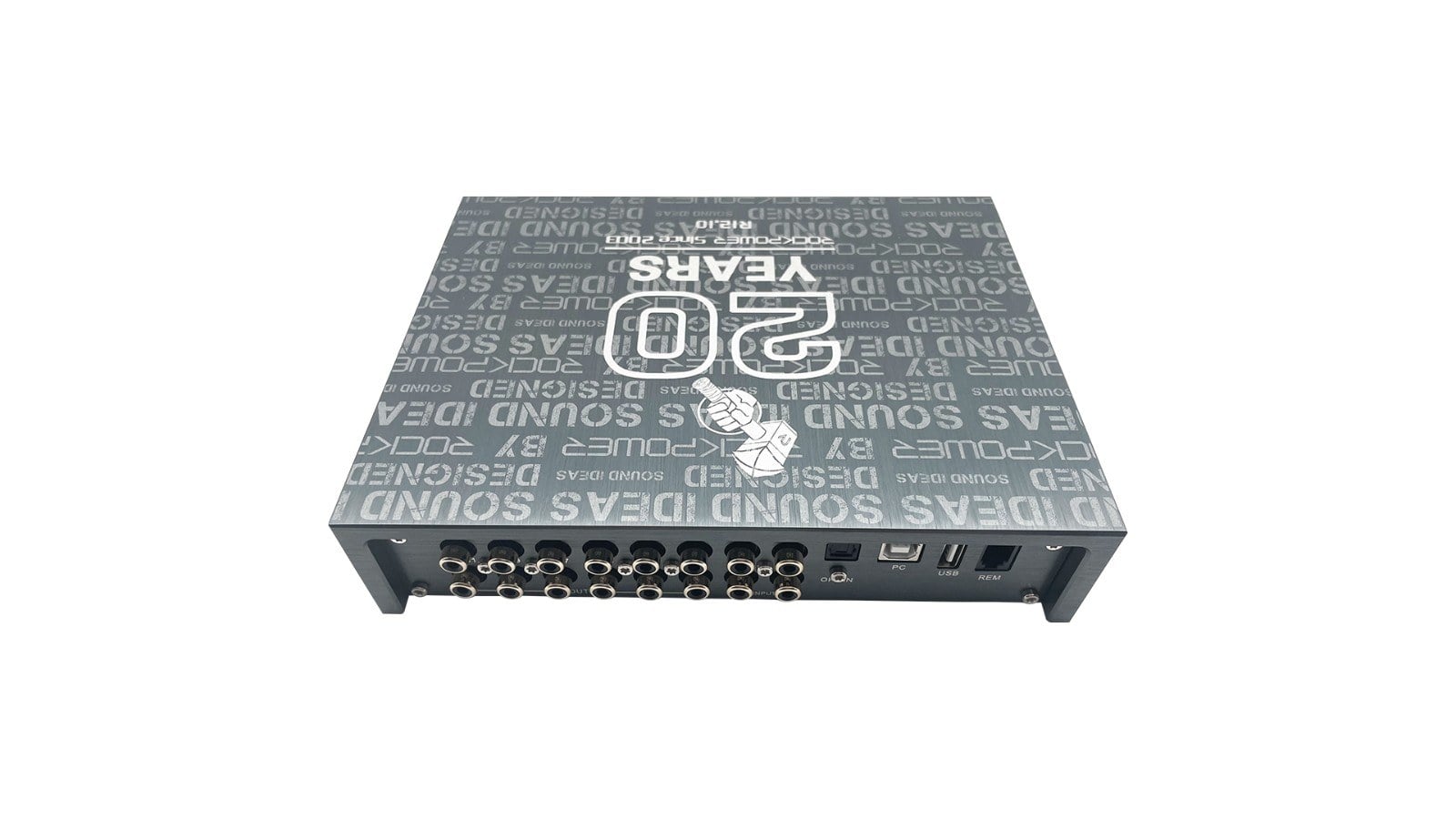 Rock Power R12.10 mặt ngõ ra 12 giắc RCA, cổng quang, USB và cổng REM, nắp khắc 20 YEARS