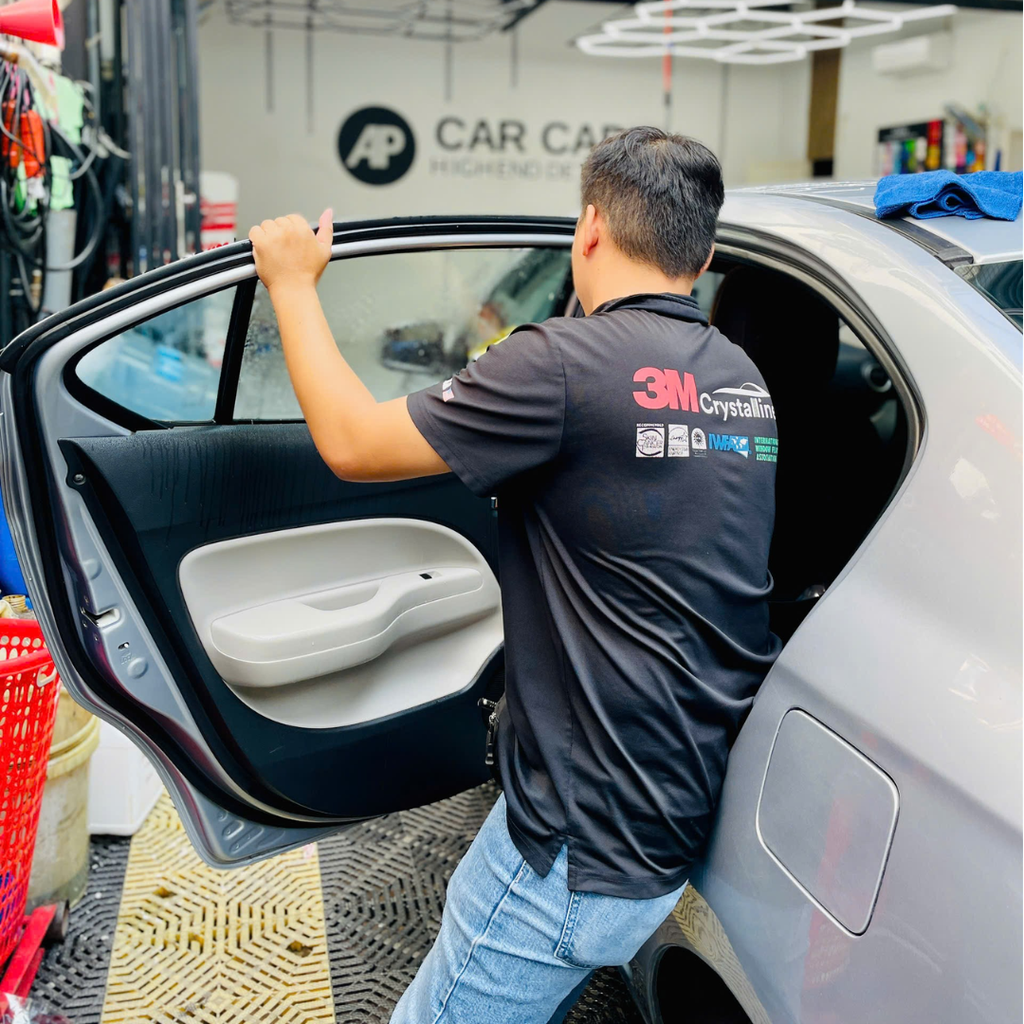 Dán phim cách nhiệt ô tô 3M