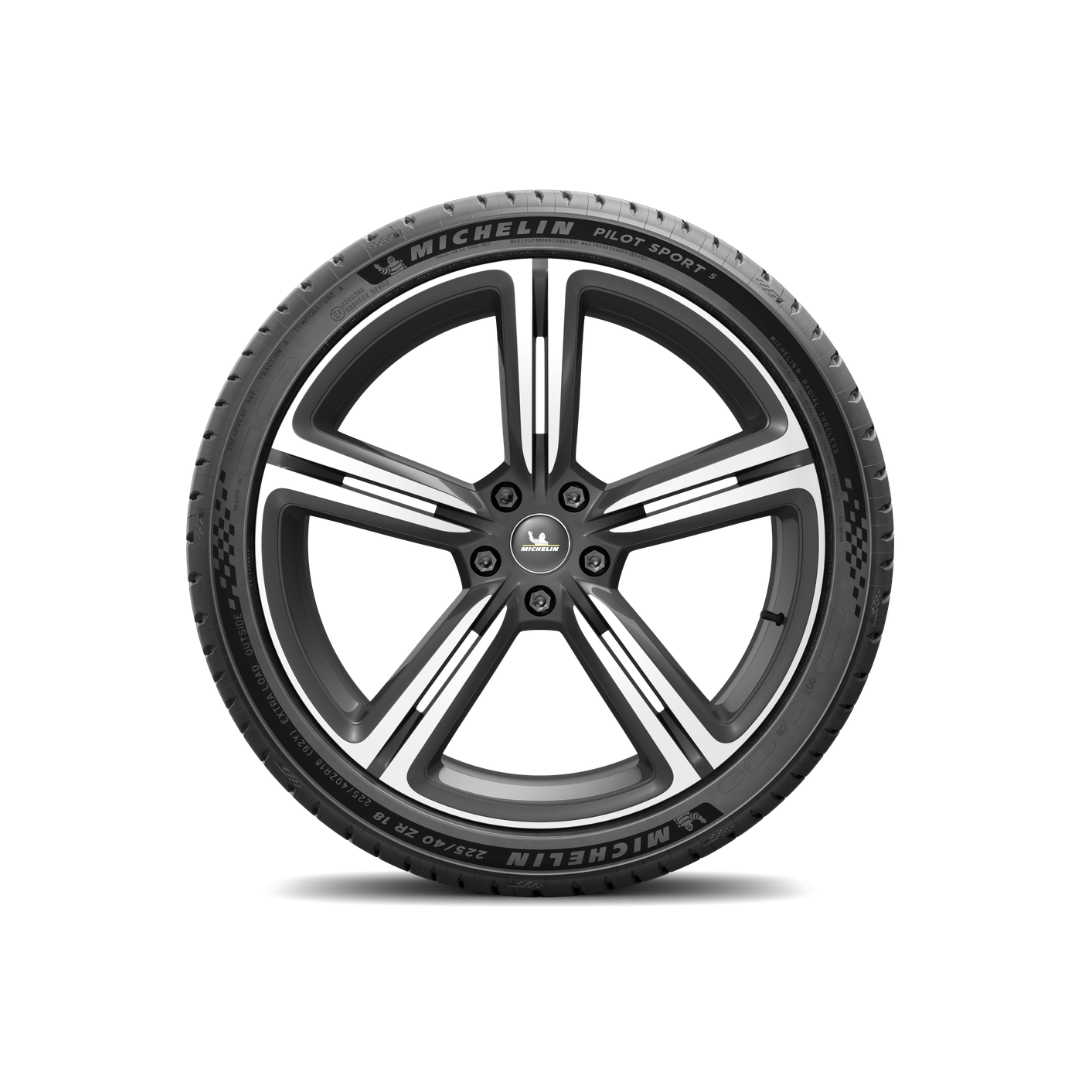 Lốp Michelin Pilot Sport 5 nhìn chính diện trên mâm, ảnh minh họa dòng gai của hãng