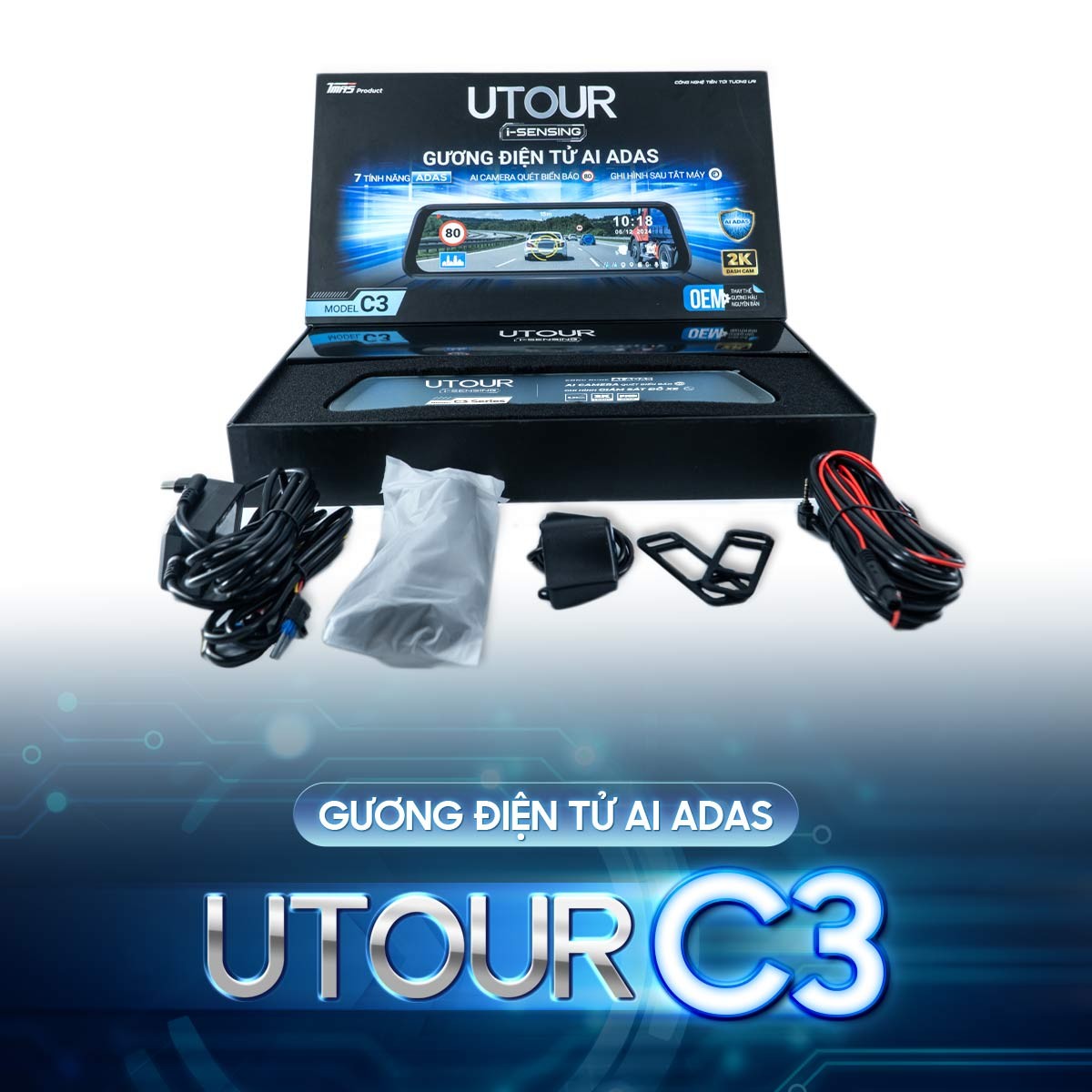 Bộ Utour C3 khi mở hộp gồm gương, dây nguồn, camera sau và phụ kiện gá