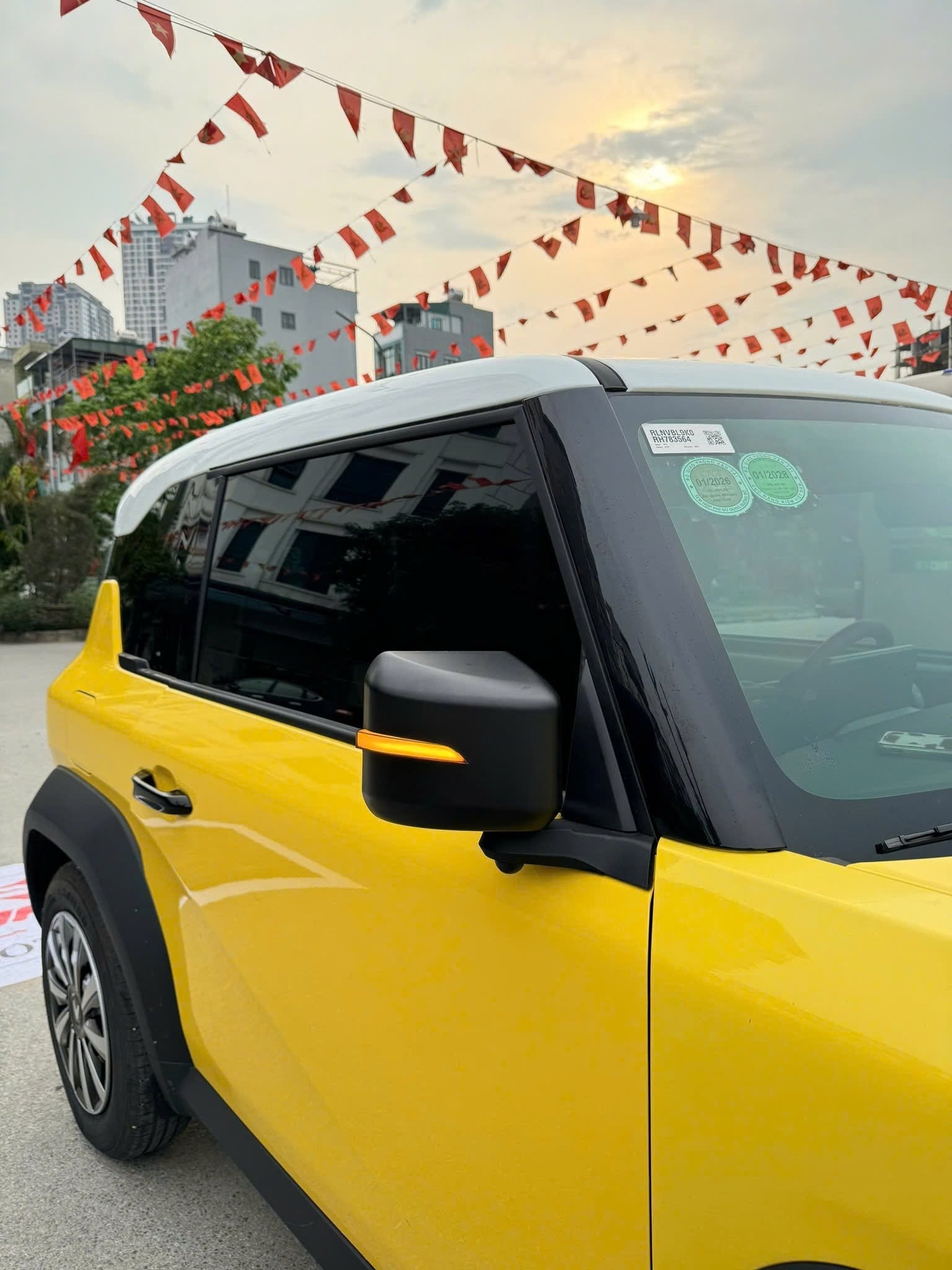 Gương điện VinFast VF3 THP bản Plus có xi nhan và sấy gương