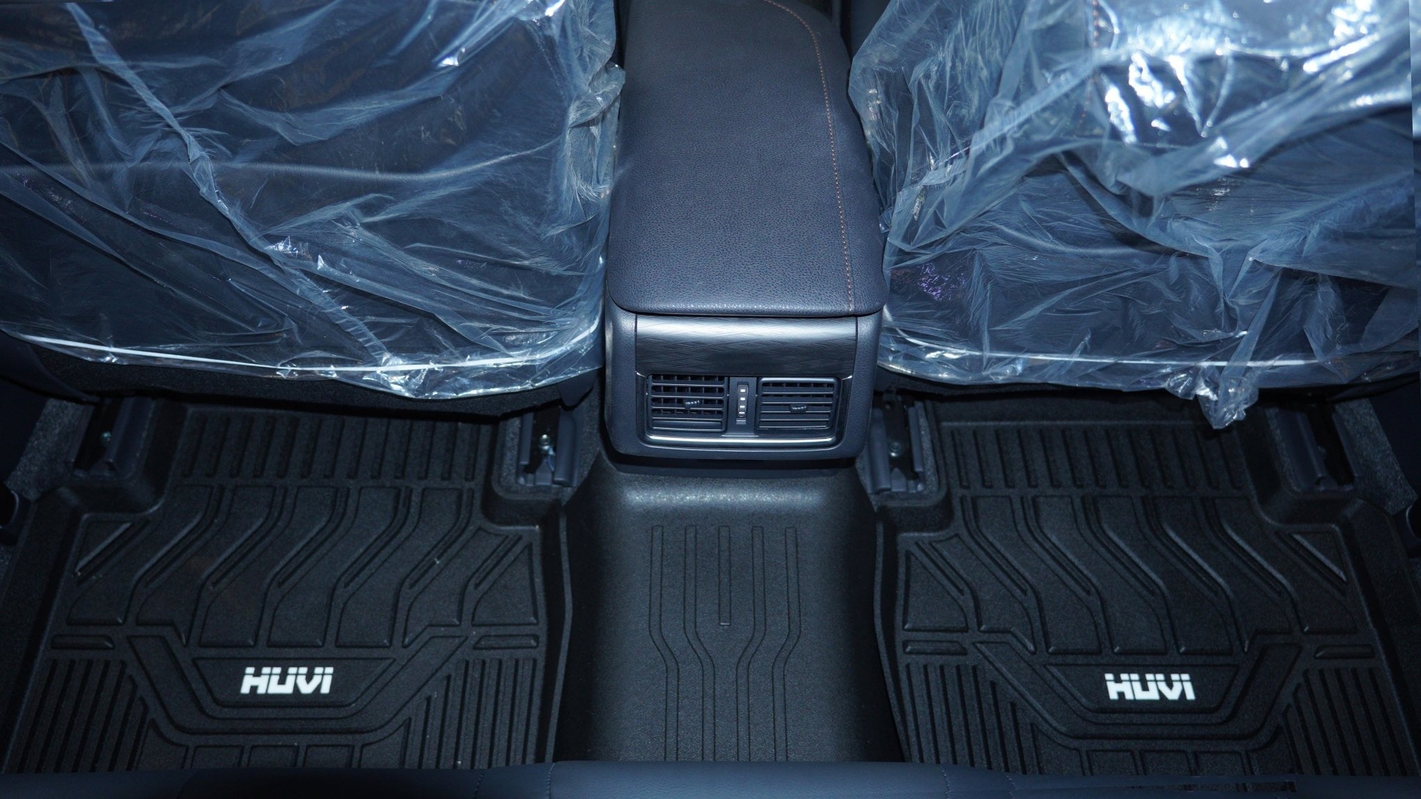 Thảm Huvi hàng ghế sau Camry 2019-2023 phủ hai bên và phần sàn giữa trước bệ tỳ tay