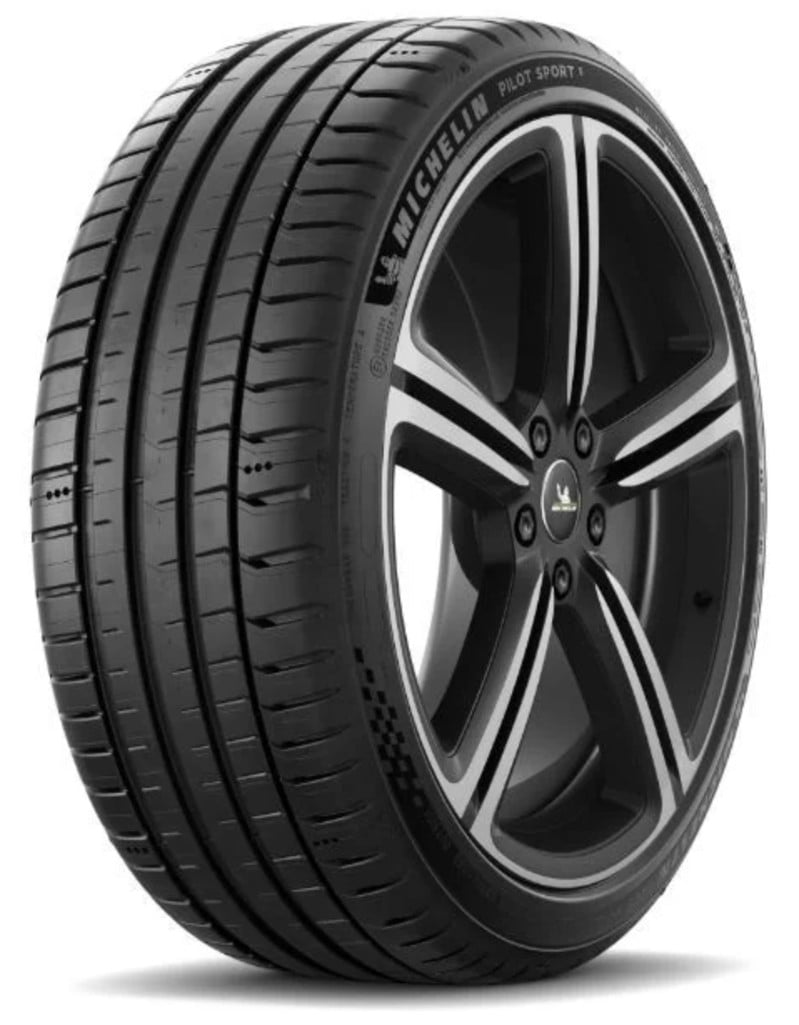 Lốp Michelin Pilot Sport 5 nhìn nghiêng, thấy rãnh gai dọc và hông lốp in tên dòng