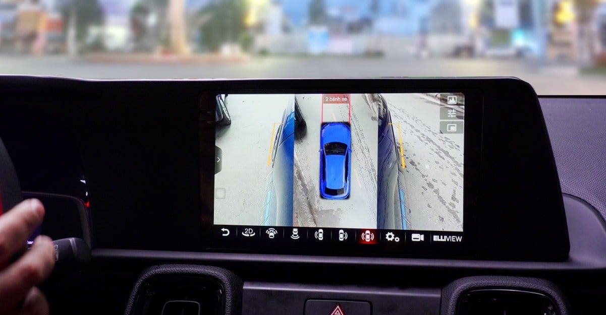 Hình 360 nhìn từ trên xuống trên Elliview S5 khi lùi sát lề