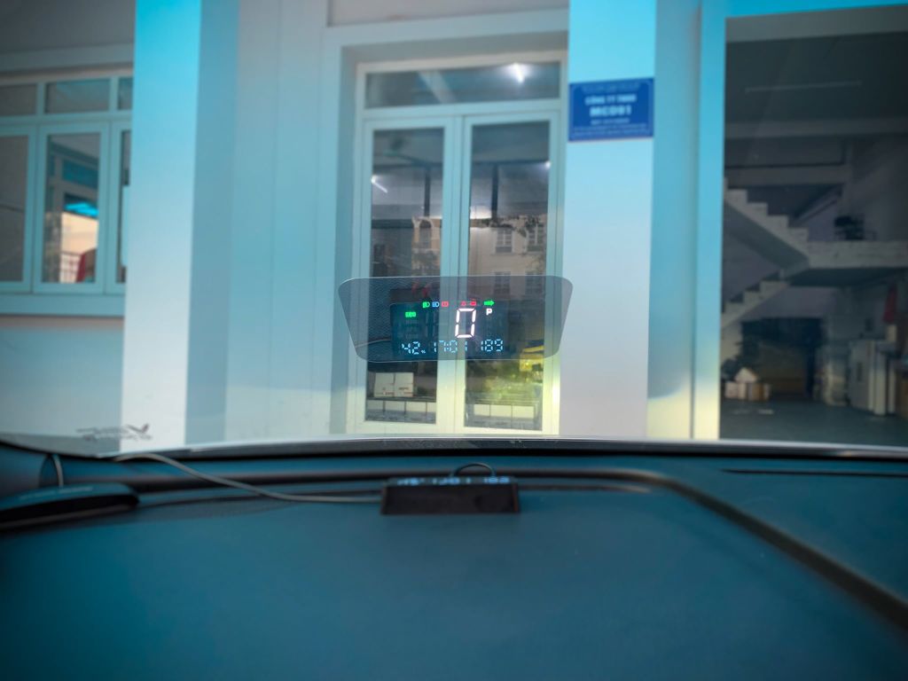 HUD Ô Tô MCD91 VinFast Limo Green Hiển Thị Kính Lái