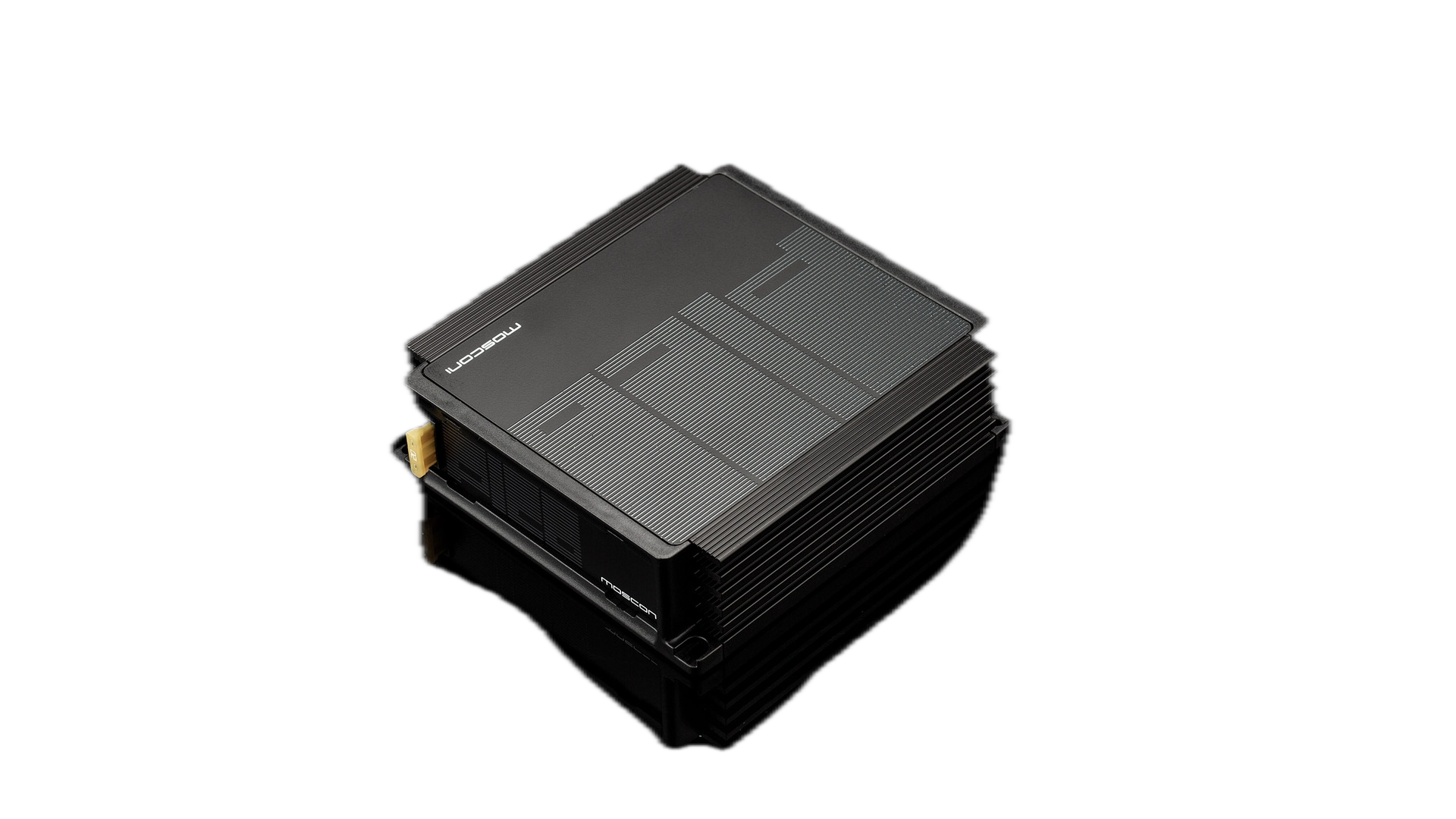 Mosconi PICO 6|8 DSP V2 nhìn chéo từ cạnh đối diện