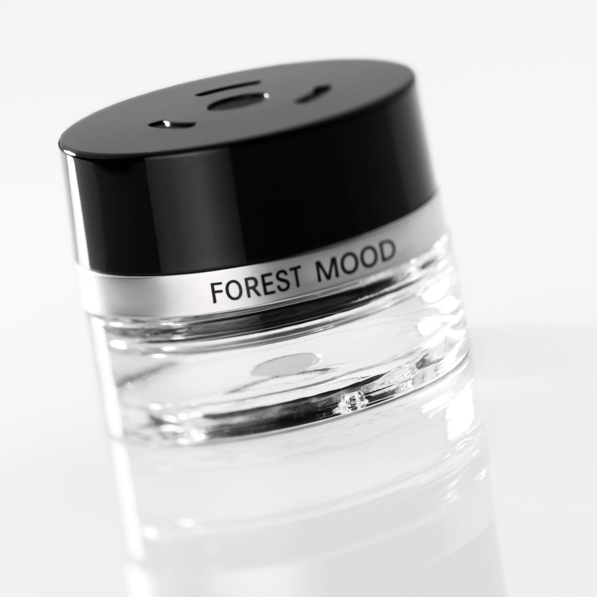 Lọ Forest Mood 15ml với nhãn tên mùi hương – ảnh chính hãng Mercedes-Benz