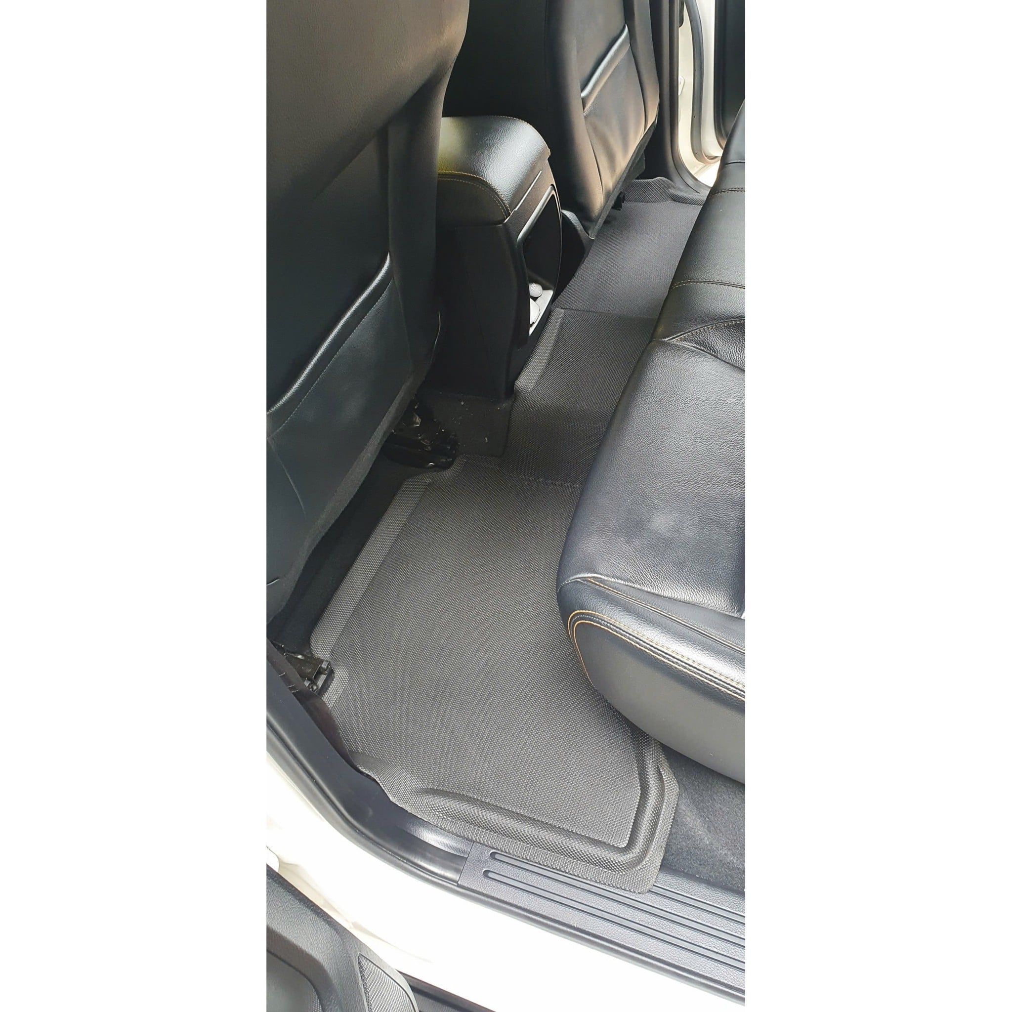 Thảm liền hàng sau Ford Ranger cabin kép phủ sàn hai bên và gờ giữa