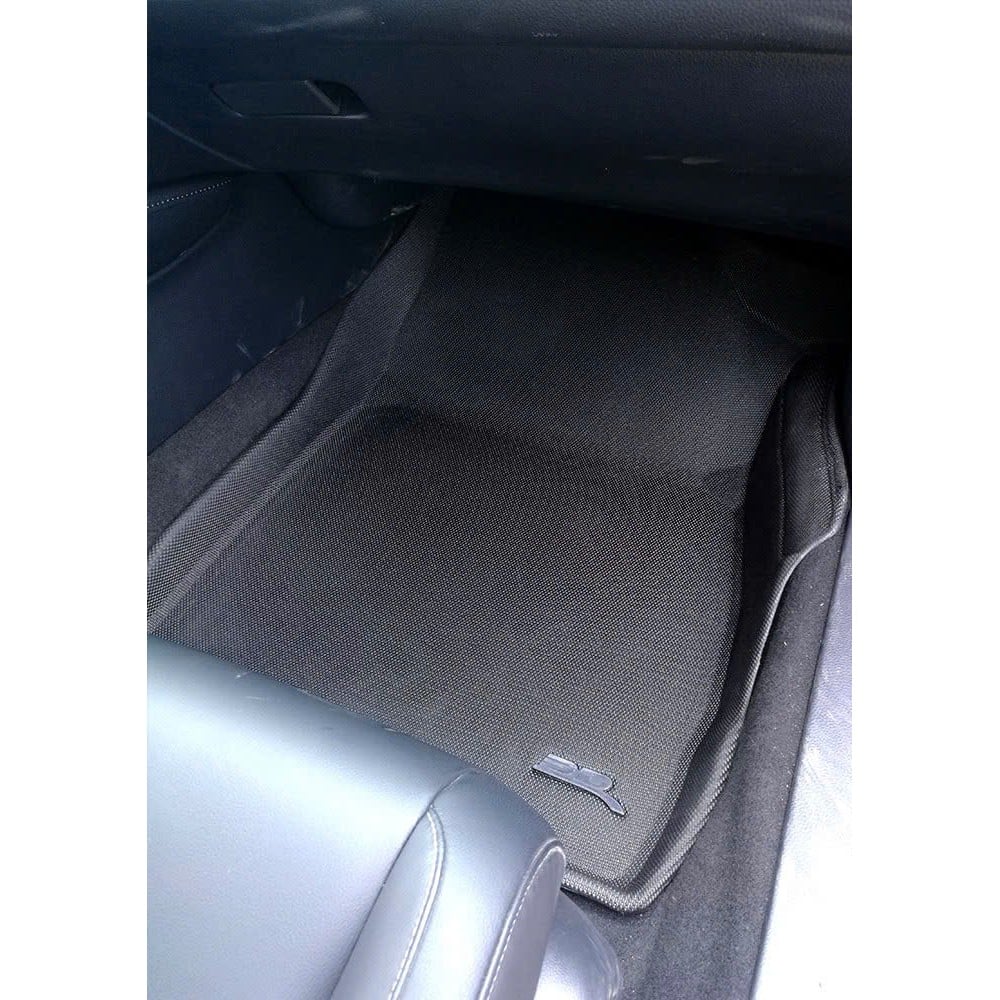 Tấm thảm KAGU hàng ghế trước trên Accord, gờ mép bám theo ốp bậc cửa và chân ghế