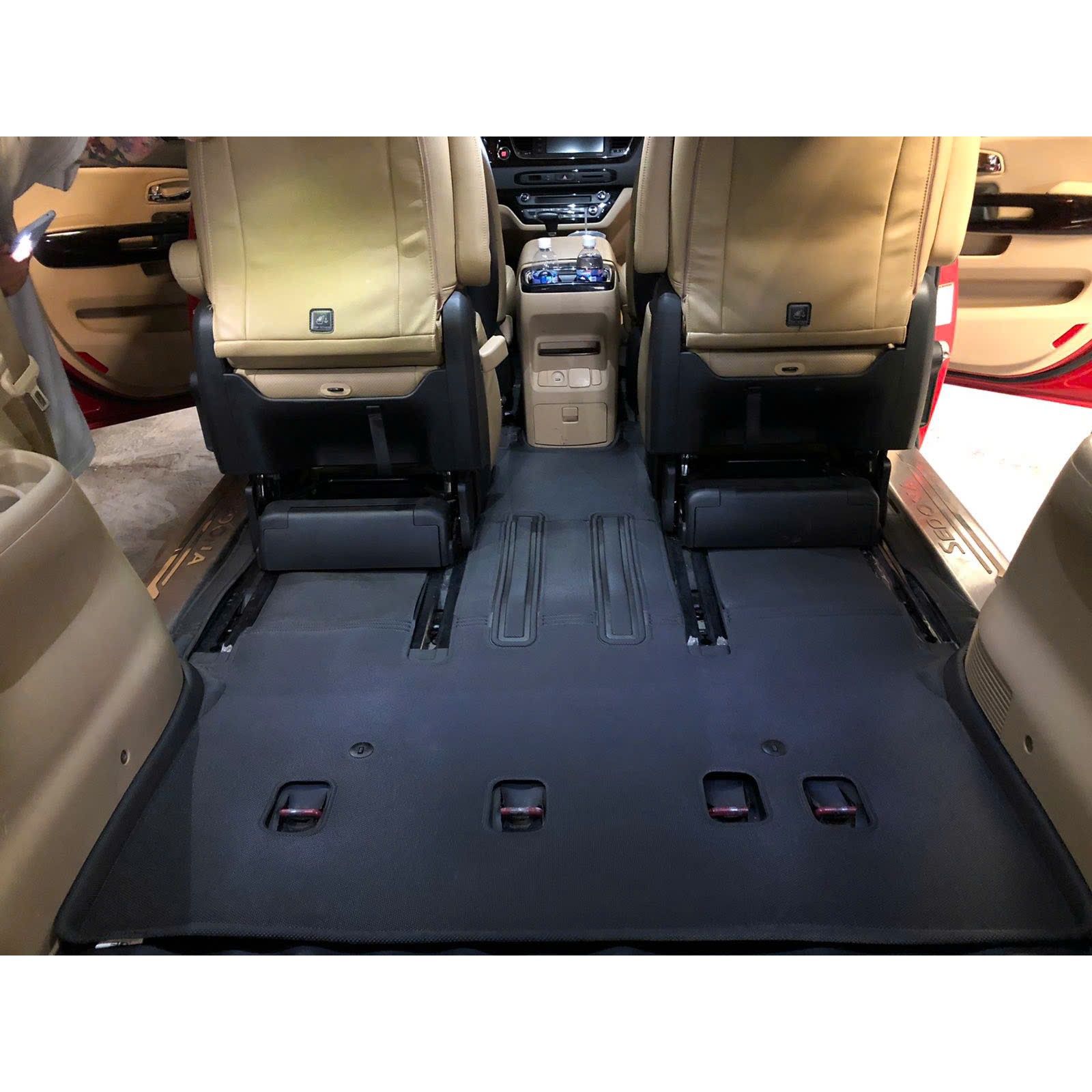 Thảm 3D MAXpider KAGU Kia Sedona/Carnival lắp thực tế trên xe