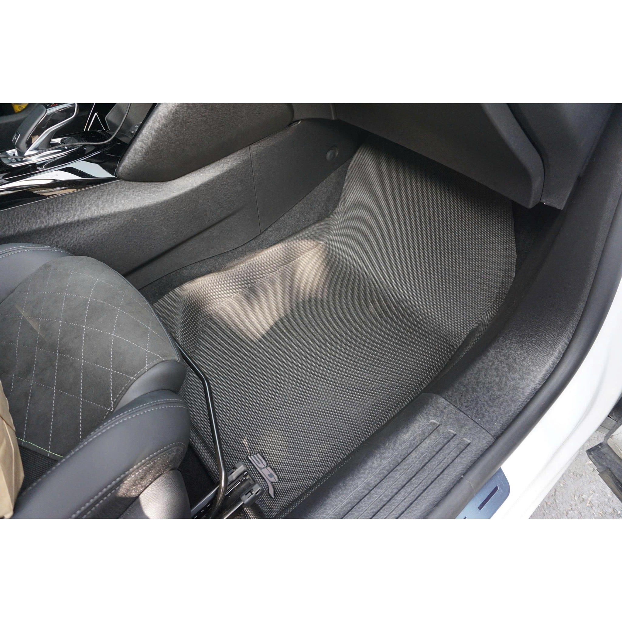 Tấm KAGU ghế phụ Peugeot 2008, gờ mép dựng cao chạy theo vách sàn
