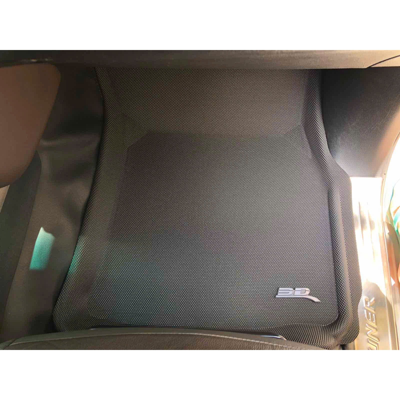 Tấm ghế phụ Toyota Fortuner KAGU LTY2260 ôm sát bậc cửa có chữ Fortuner