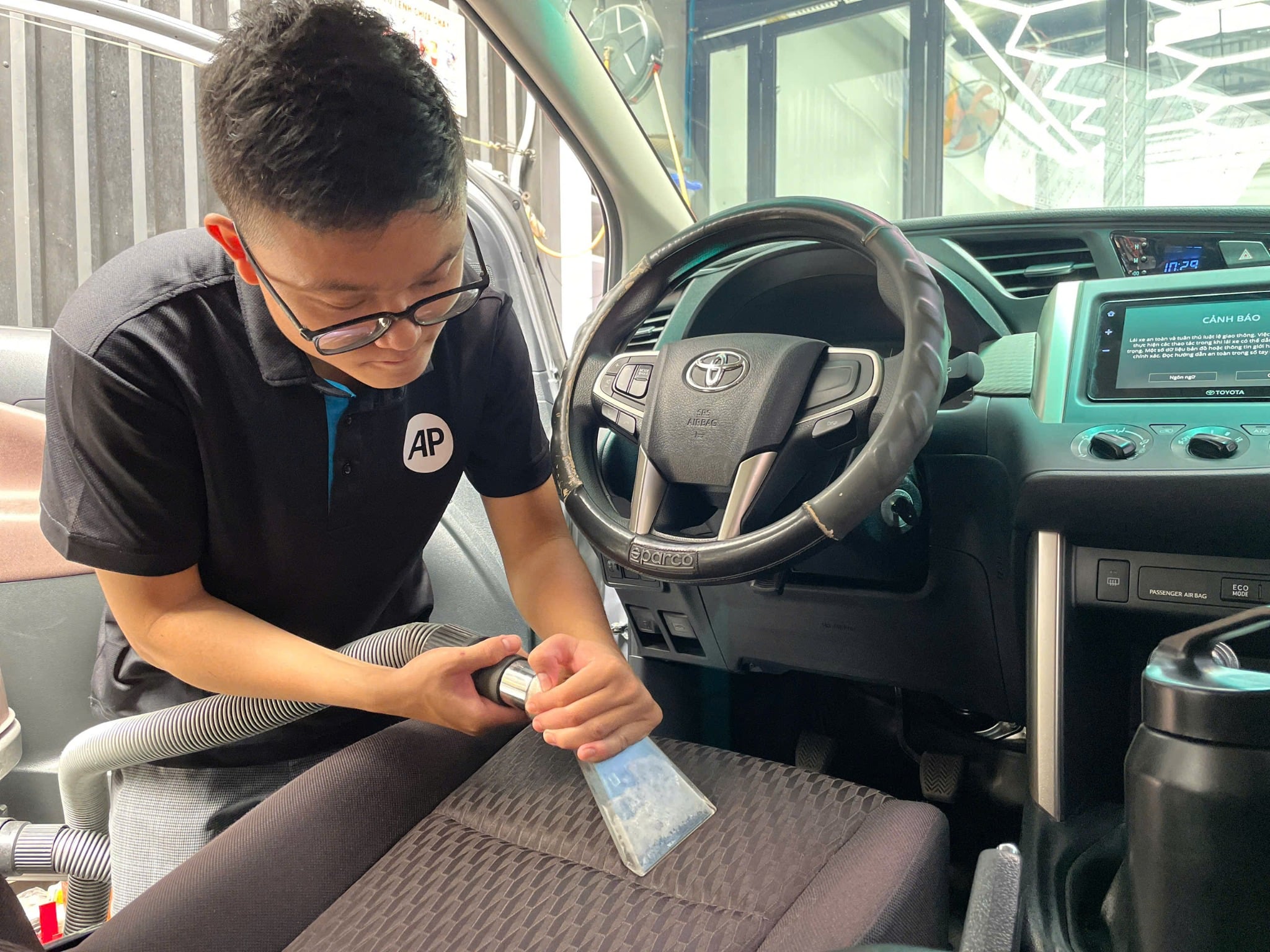 Dịch vụ Vệ sinh nội thất ô tô