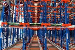 Kệ Radio Shuttle bán tự động | Giải pháp tăng mật độ kho 70%