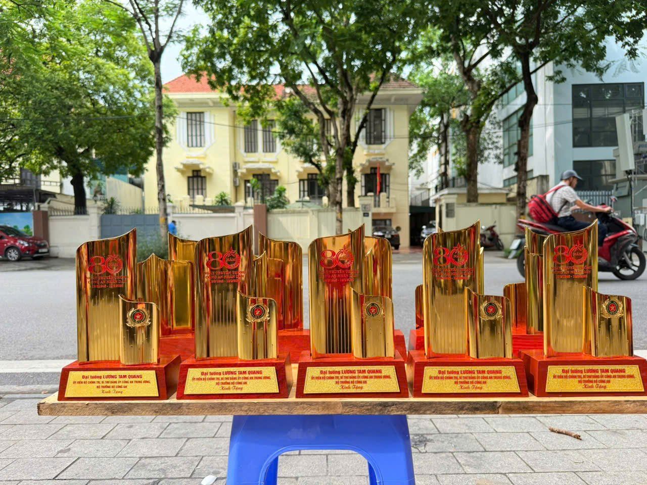  Quà tặng 80 ngày truyền thống công an nhân dân 