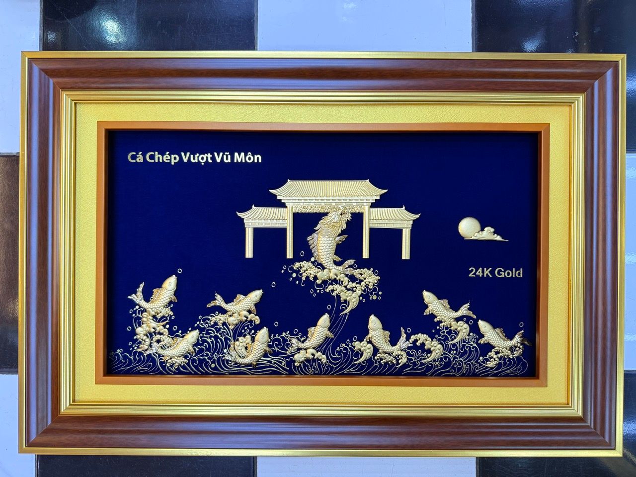  TRANH CÁ CHÉP VƯỢT VŨ MÔN NỀN XANH MẠ VÀNG 
