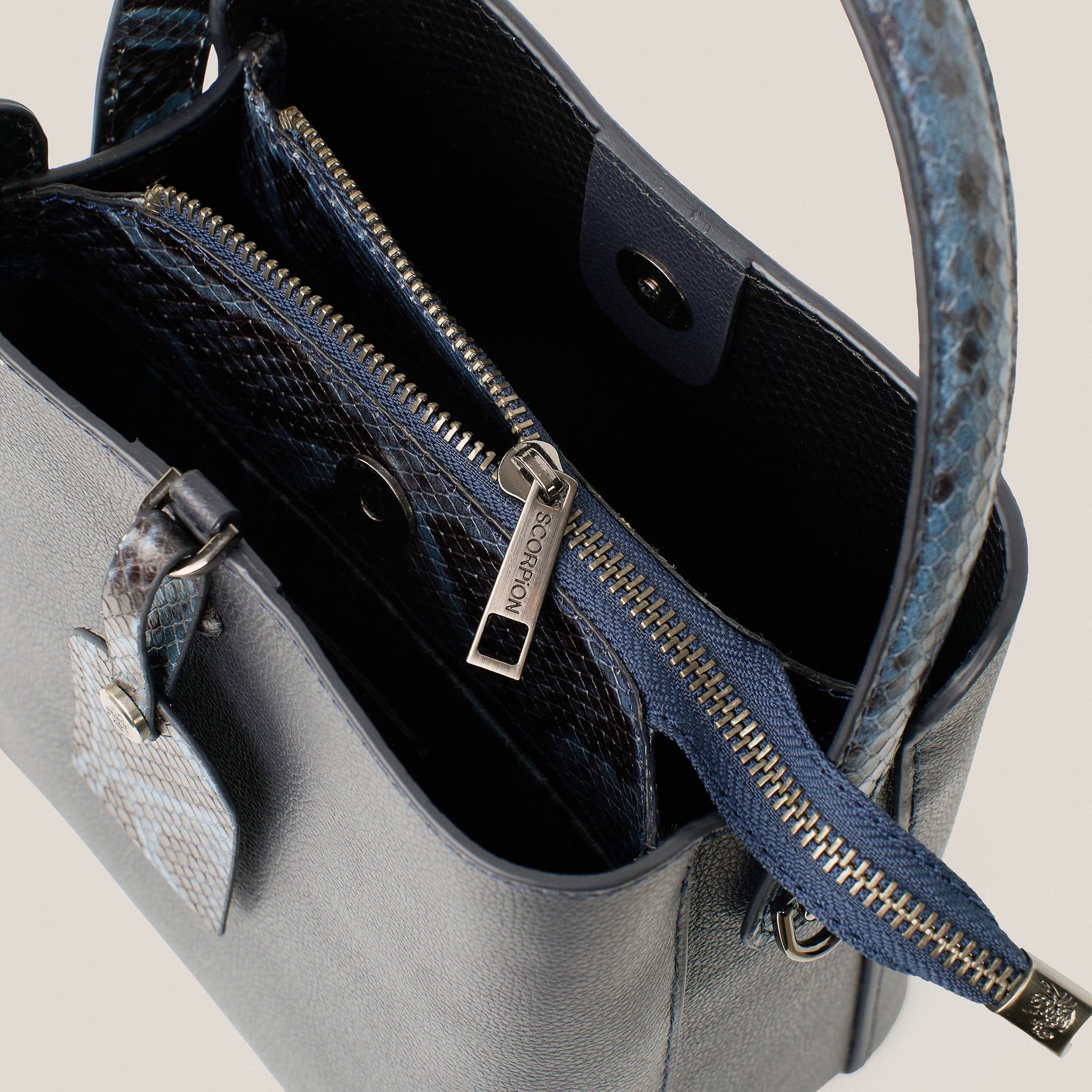  Túi Xách Nữ Da Trơn Xanh 26X.224 