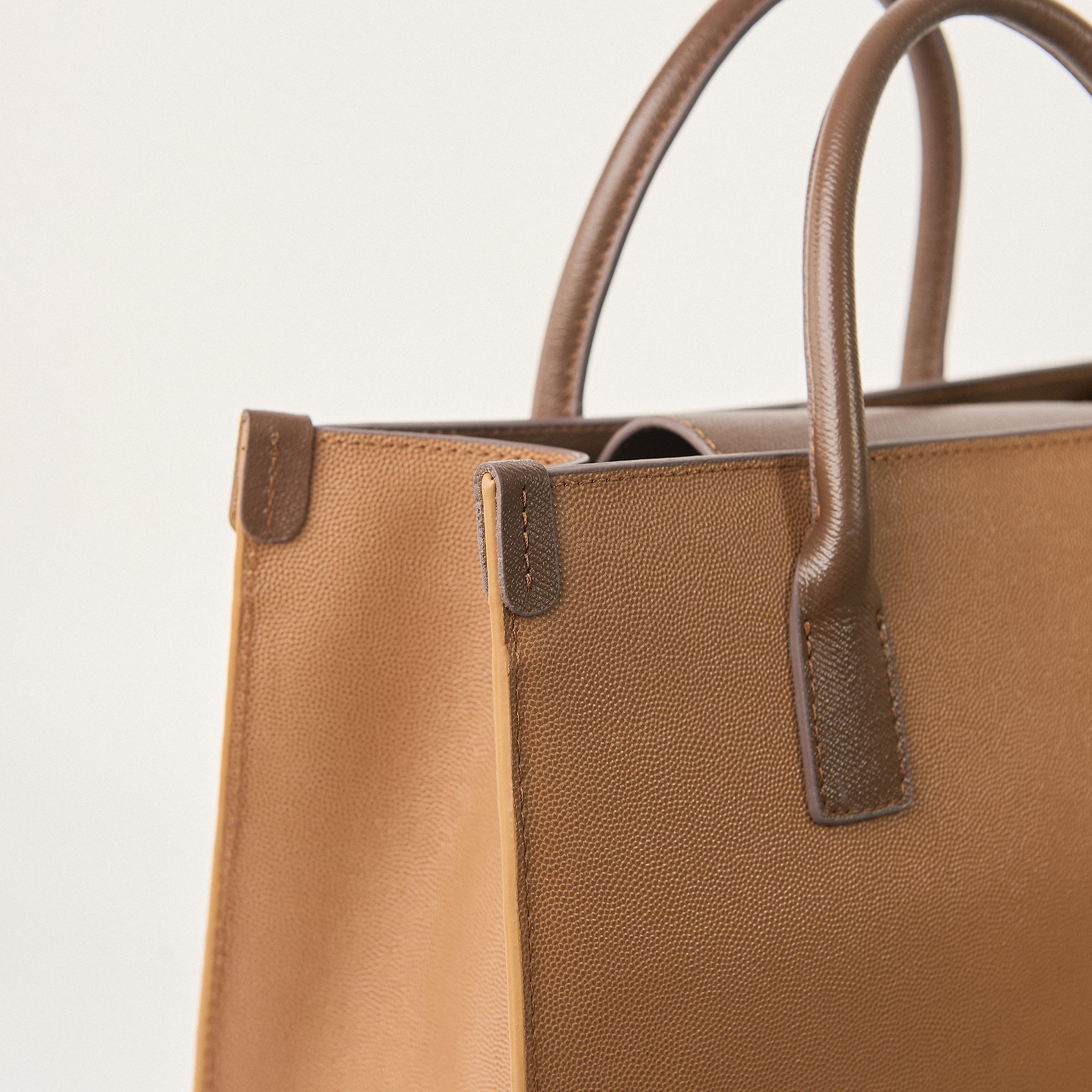  Túi Xách Nữ Da Trơn Nâu 26N.34 