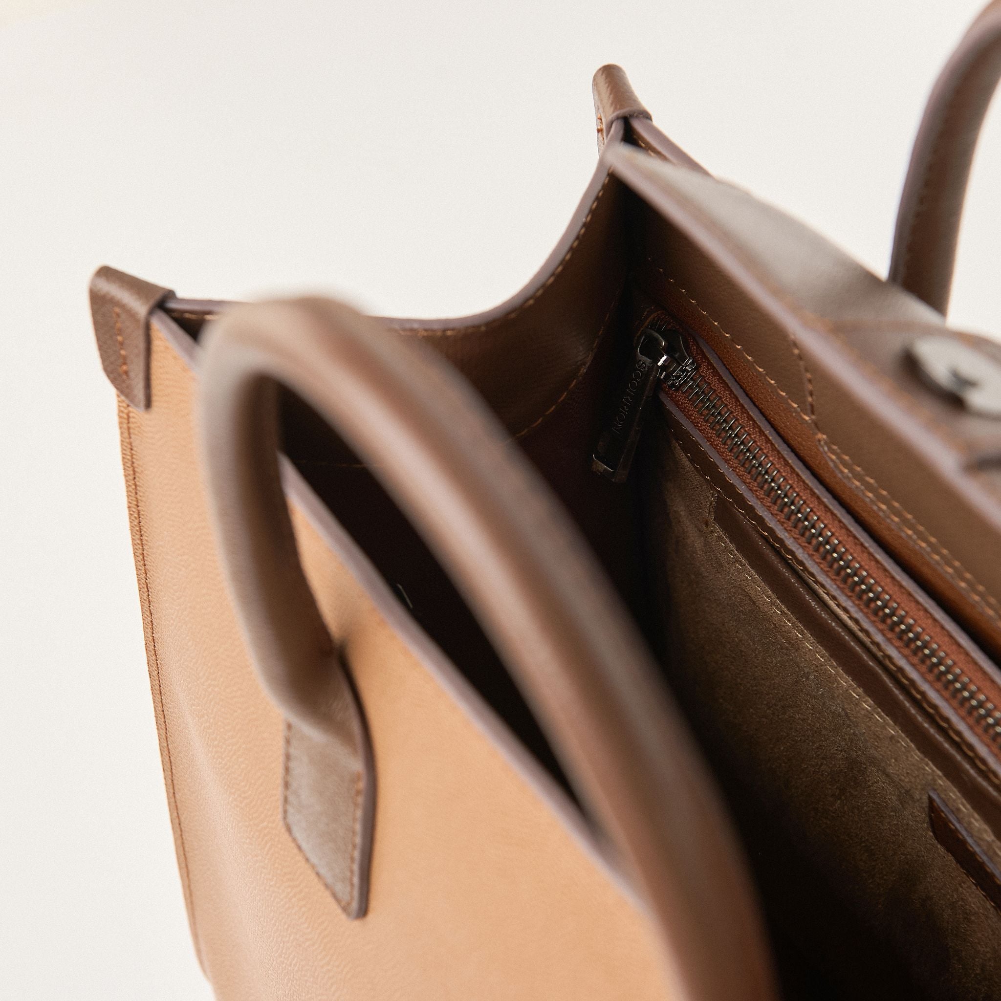  Túi Xách Nữ Da Trơn Nâu 26N.34 