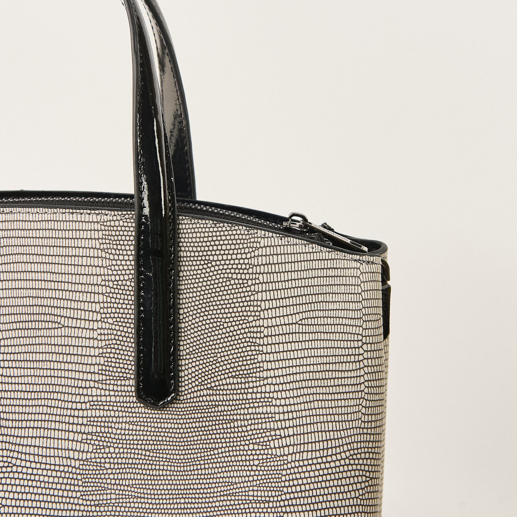  Túi Xách Nữ Da Vân Trắng Đen 26.57 