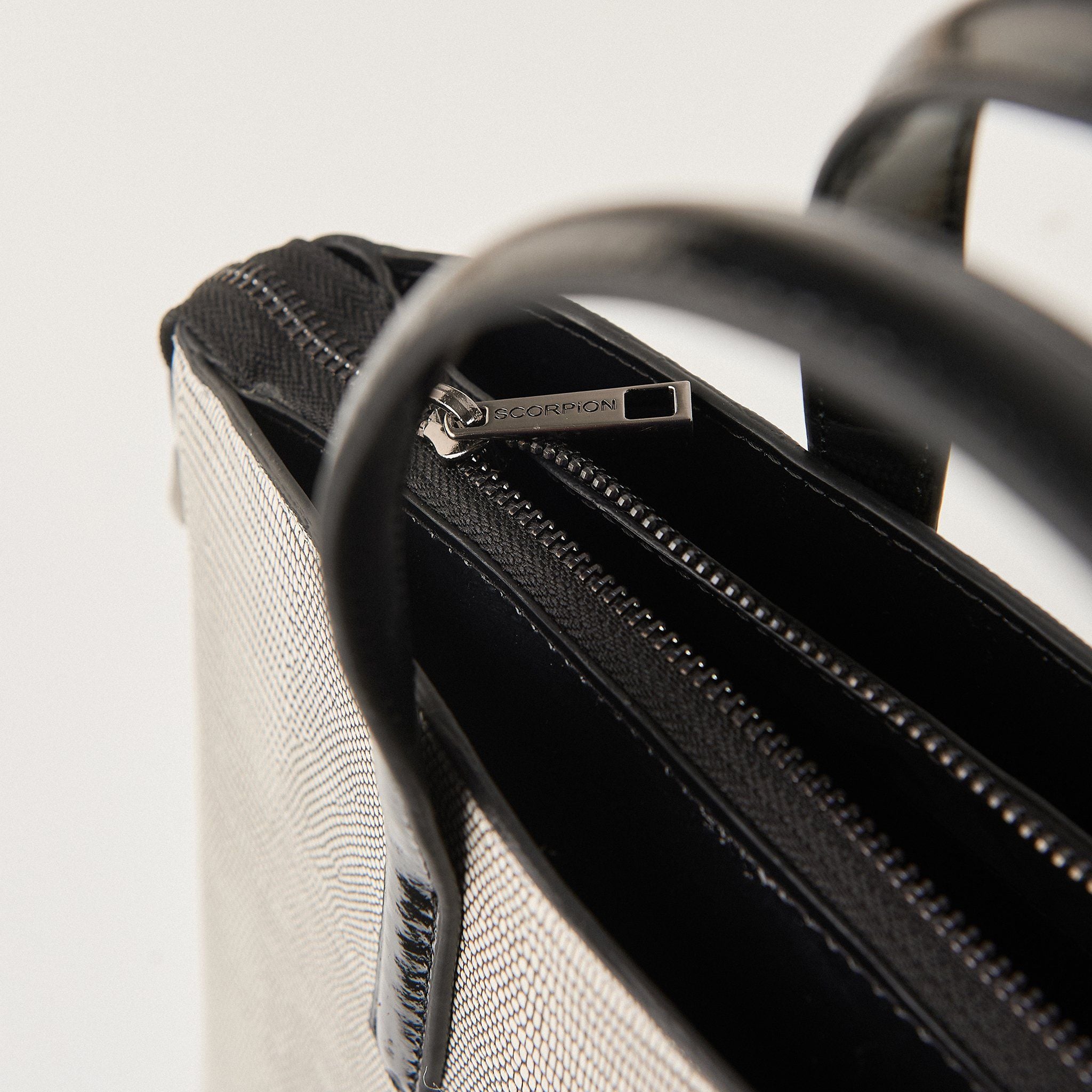  Túi Xách Nữ Da Vân Trắng Đen 26.57 