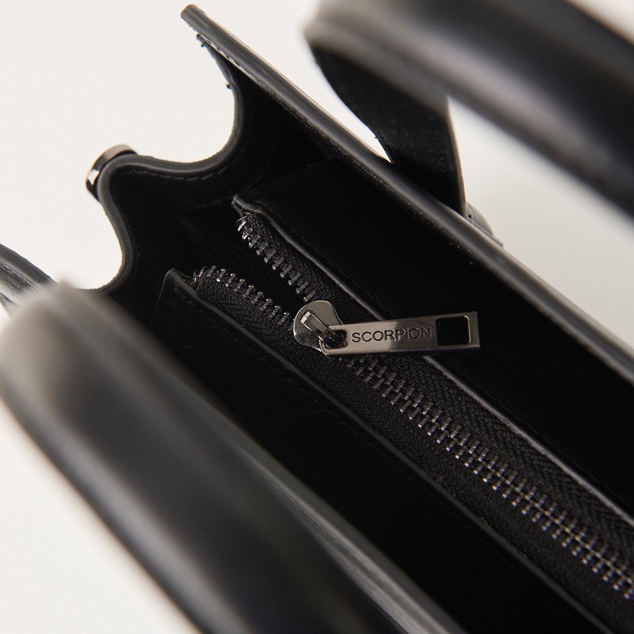  Túi Xách Nữ Da Trơn Đen 26.59 